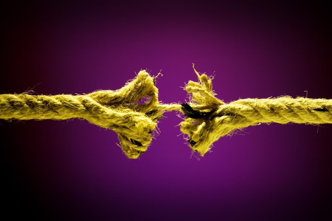 Tether (USDT) Loses Stability Amid Scares and Fake Tweets