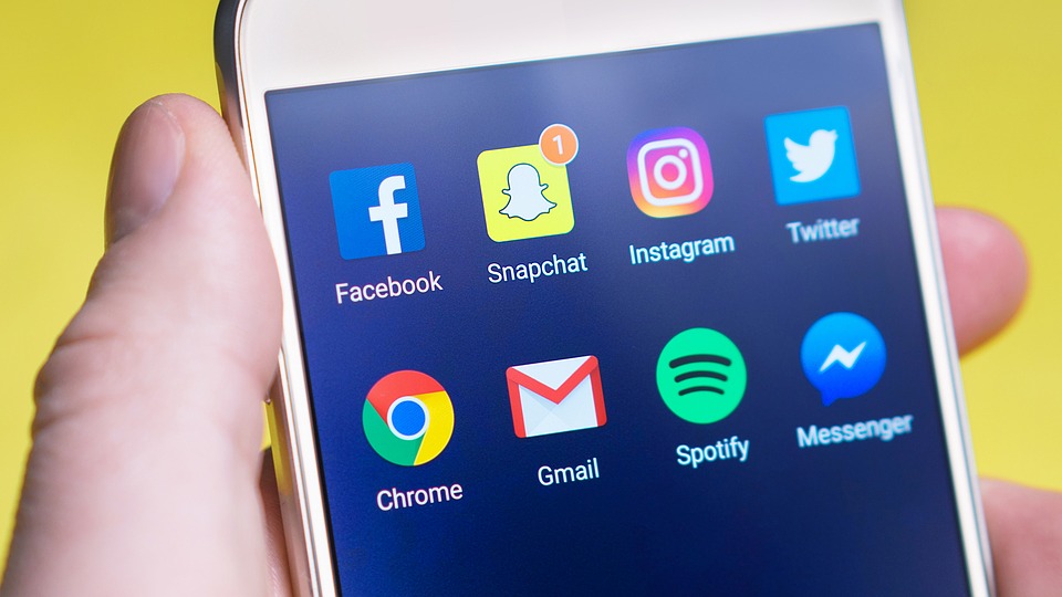Facebook Snapchat
