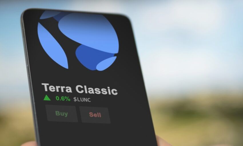 Turbulence for Terra Classic as Price Drops 34% in 2024. Borroe Finance ICO Approaches $2.7 Million