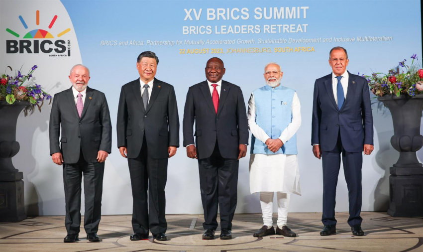 (Left) Brazilian President Lula da Silva, Chinese President Xi Jinping, South African President Cyril Ramaphosa, Indian Prime Minister Narendra Modi and Russian Foreign Minister Sergei Lavrov, at the BRICS leaders' retreat, in Johannesburg, South Africa. on August 22, 2023. Source: Wikipedia