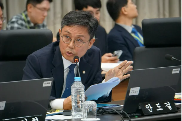 Korea’s Stablecoin Bills, Interactive Brokers Plans and More